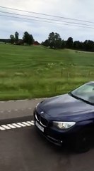 Autobusi i FC Prishtina duke shkuar në stadium, përcillet nga tifozët shqiptarë