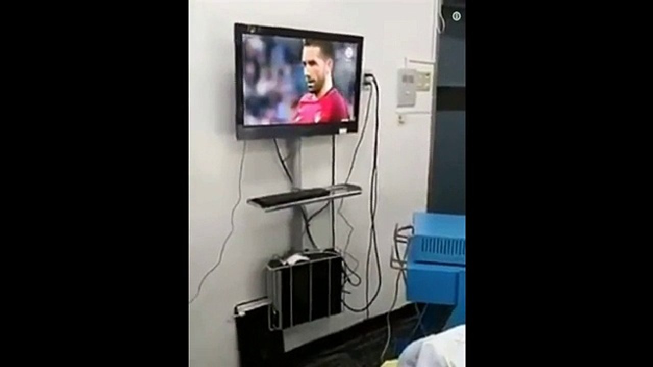Insólito: Cirurgiões operam... enquanto veem os penáltis do Portugal-Chile