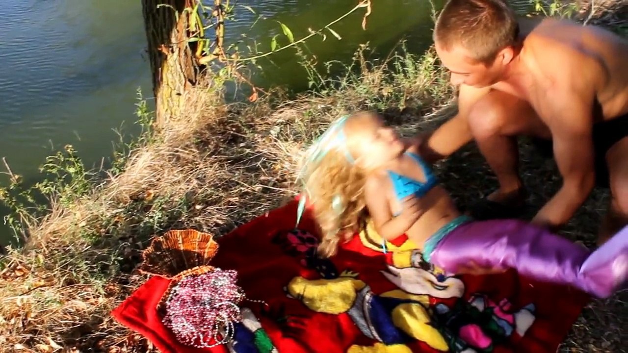 Petit sirène le le le le la sirènes sirène queue de sirène existent Sofia traite sirène