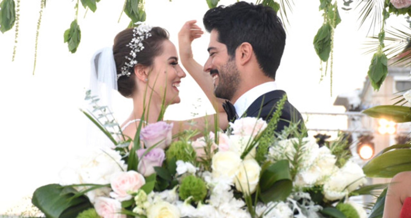 Fahriye Evcen ve Burak Özçivit Dünya Evine Girdi