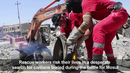 Iraqi rescuers in perilous search for Mosul missing