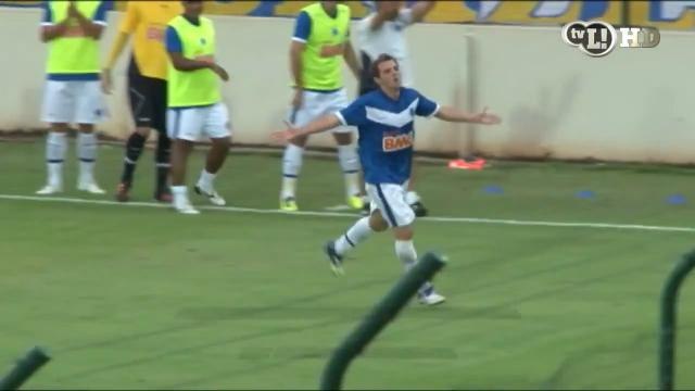 Relembre belos gols da carreira de Montillo