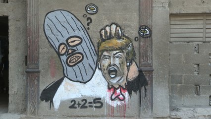 un grafiti de Trump decapitado aparece en una transitada calle de La Habana