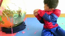 Oeuf géant enfants merveille ouverture homme araignée super-héros jouets venin vidéo contre surprise
