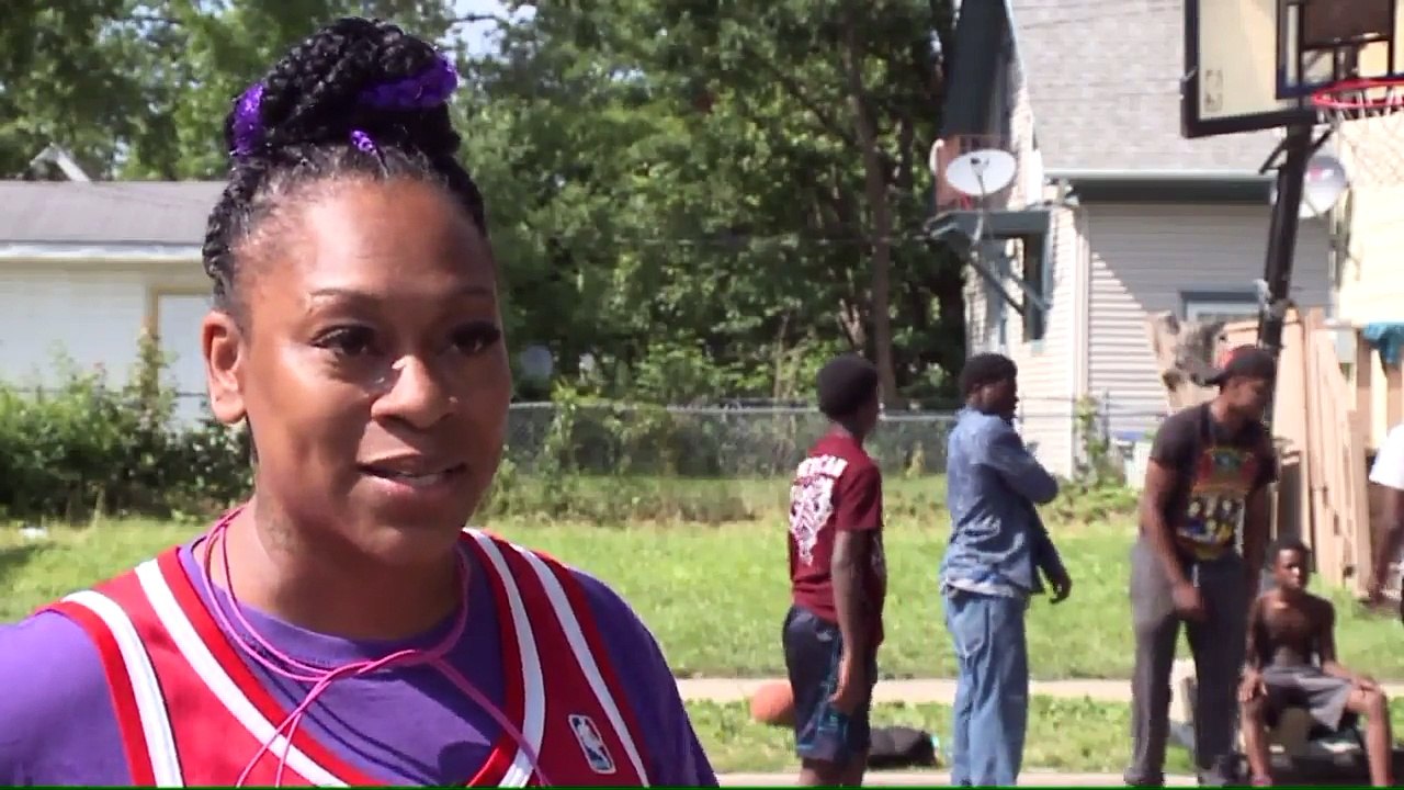 Police Officers Make Time for Daily Basketball Game with Kids While on Patrol