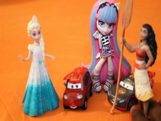 Télécharger la video: BOSS BABY HAS A PLAN FOR ARENDELLE + ELSA ROCHELLE MOANA SPIDERMAN CARS 3 MARVEL DISNEY DREAMWORKS  Toys Kids Video