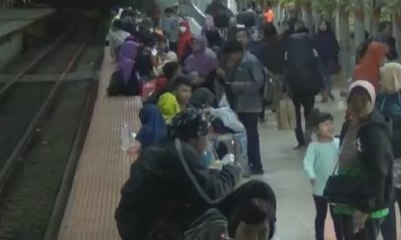 Pemudik Mulai Berdatangan di Stasiun Jatinegara