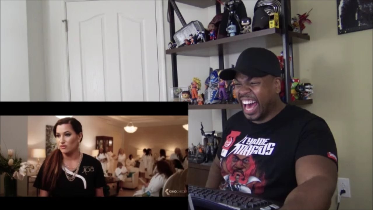 A BAD MOM'S CHRISTMAS Red Band Trailer - REACTION!!!