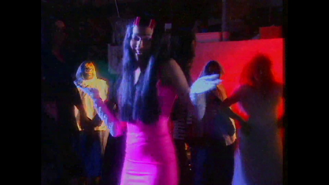 Dana International & Offer Nissim - Yeshnan Banot (Original Music Video) (1mn excerpt) (1994)