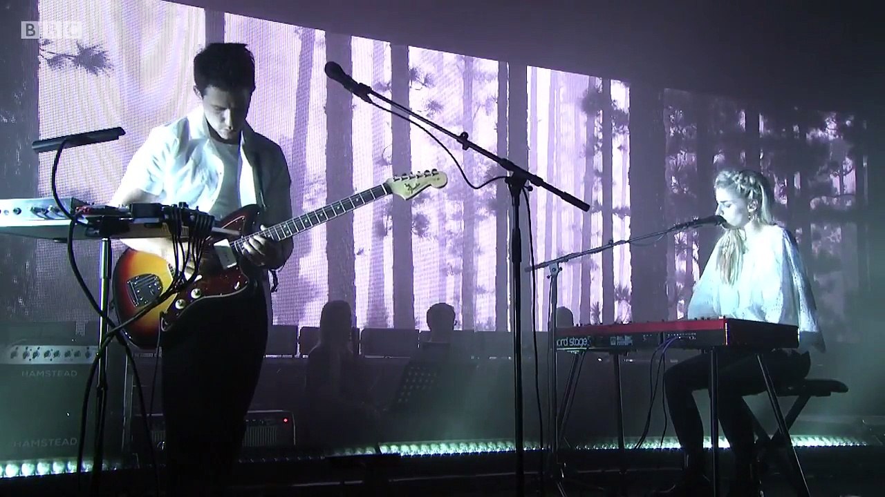 London Grammar - Truth Is A Beautiful Thing (Live Glastonbury 2017)