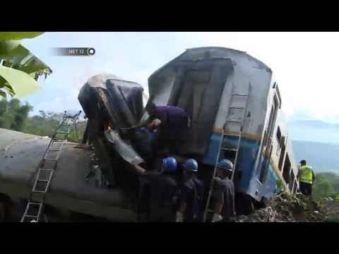 NET12 - Evakuasi gerbong Kereta Api Malabar yang jatuh ke jurang sedalam 10 Meter