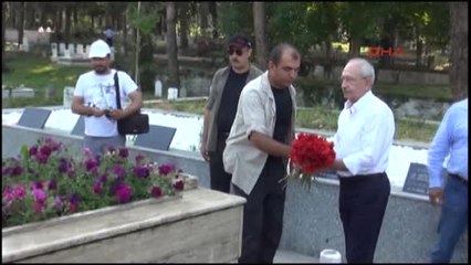 Sakarya Kılıçdaroğlu Gaffar Okkan In Mezarını Ziyaret Etti Dua Okudu