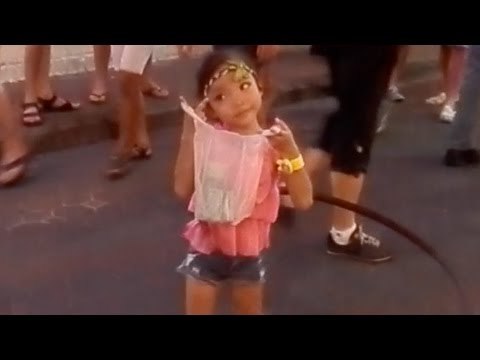Cute Talented Girl Hula Hoops @ Pattaya Street