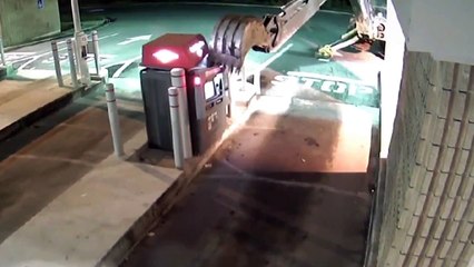 Arracher un distributeur de billet avec une pelleteuse... Okay