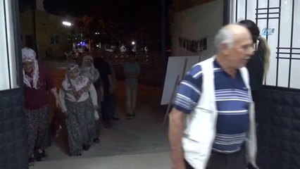 İlk Kez Tiyatro İzleyen Köylü Kadının Gözleri Doldu