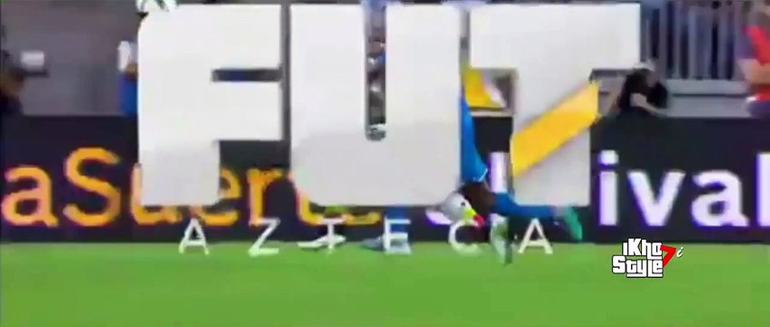 FOOTBALL : Mexique vs Honduras 0-0 (Chicharito Hernandez blessures ? la clavicule)