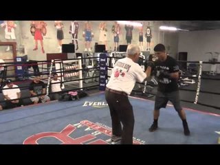 big g working mitts with mikey garcia - bon bon trying to give big g tips EsNews Boxing