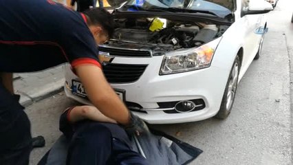 Motora Sıkışan Kediyi İtfaiye Kurtardı