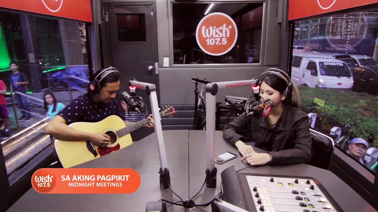 Midnight Meetings perform  Sa Aking Pagpikit  LIVE on Wish 107.5 Bus