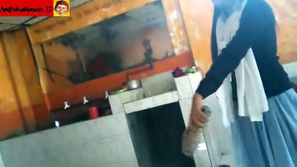 এক ছেলেকে ইচ্ছা মতো জুতাপেটা করলো এই ভয়ংকর মেয়ে