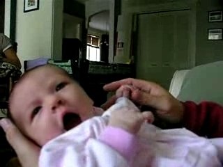 Joséphine dans les bras de Papa...