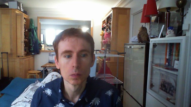 Wiwi égratigne le client d'Erotika de Lili Cros & Thierry Chazelle