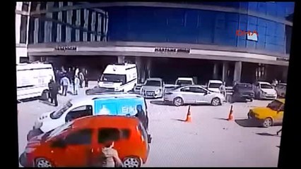 Düzce Hastane Önünde Hareket Eden Kamyoneti Güvenilk Görevlisi Durdurdu
