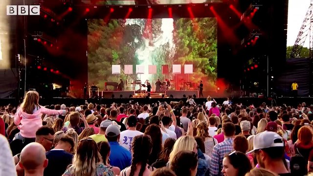 Clean Bandit Symphony (Radio 1s Big Weekend 2017)