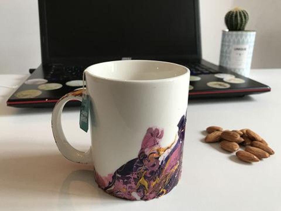 Customiser une tasse avec du vernis à ongle