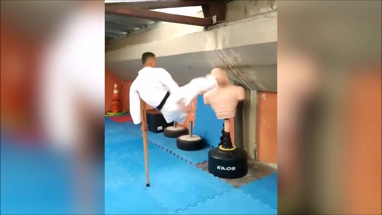 Cet unijambiste fait du karaté comme un pro...