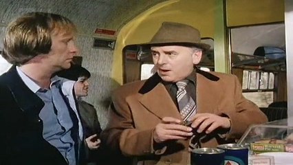 Minder S02 E01 National Pelmet