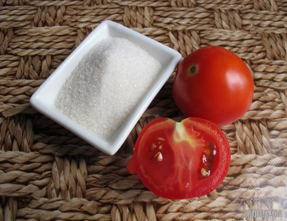 TOMATO FACIAL AT HOME FOR GLOWING,SPOTLESS AND YOUNGER LOOKING SKIN INSTANTLY