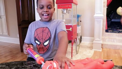 GIANT VAC MAN vs Bad Baby Shiloh and Shasha STRETCH ARMSTRONG ENEMY! Onyx Kids