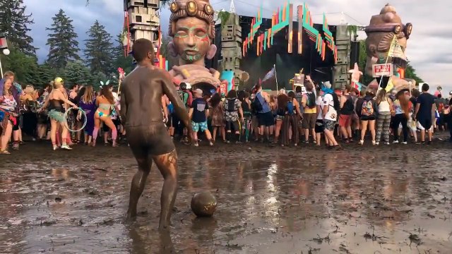 Ce festival électro se déroule dans la boue entièrement ! Electric Forest