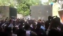 عمران خان پارہ چنار کے مظاہرین کے ہجوم میں بغیر پروٹوکول اور سیکورٹی داخل ہو ئے ، عمران خان کی آمد پر مظاہرین کانعرے لگا کر استقبال