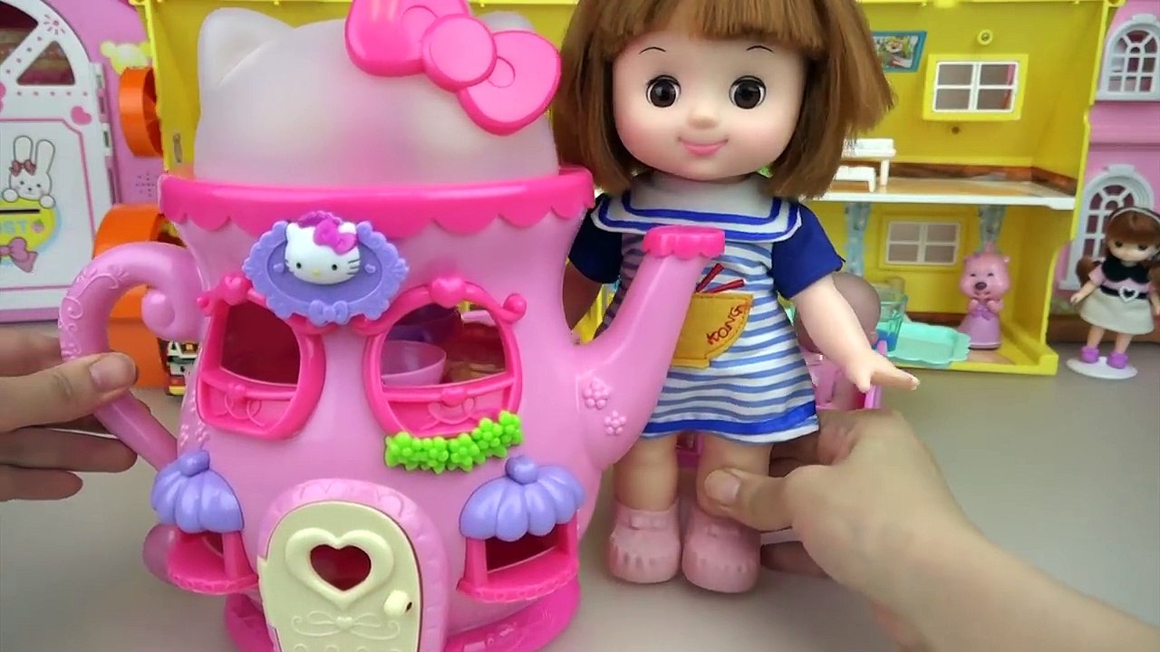 Baby doll and Hello Kitty kettle house toys play