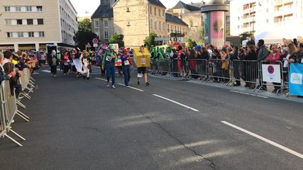 15e édition des Foulées des bistrots : parade et séance d'échauffement avant le départ