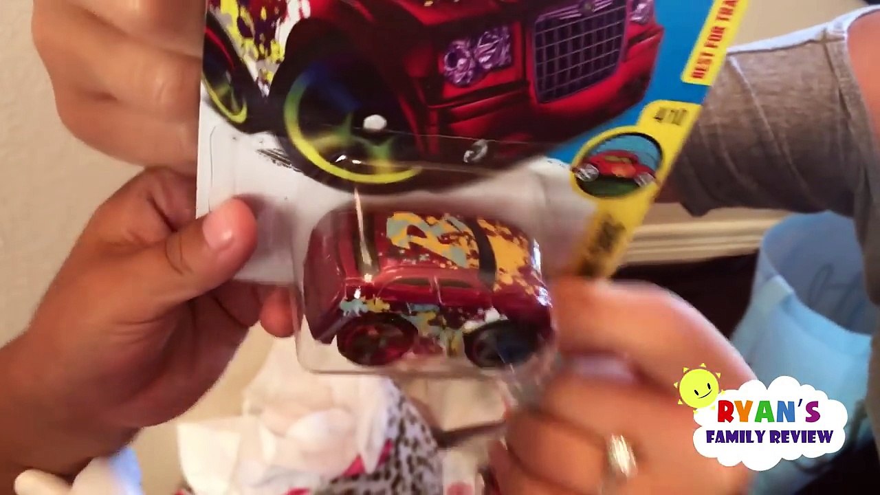 Happy Birthday Mommy! Family Fun Surprise Presents and Birthday Party with Ryans Family R