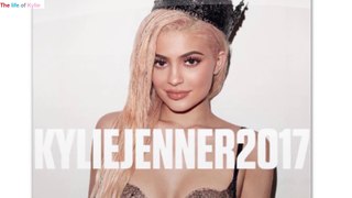 Kylie Jenner nue pour son calendrier 2017