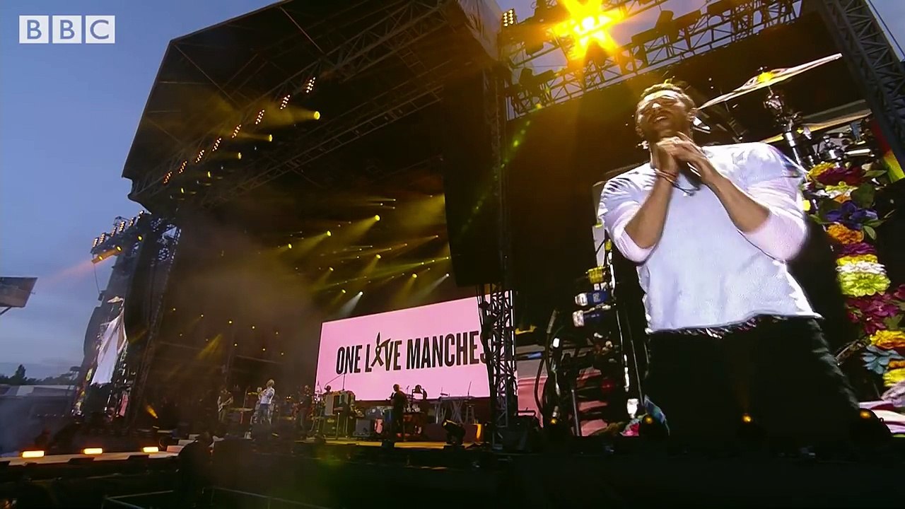 Coldplay - Fix You (One Love Manchester)