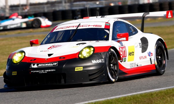 2018 911 RSR VS Porsche 911 GT2 RS