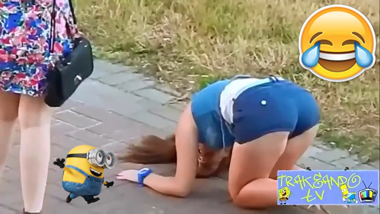 BORRACHAS EN EL SUELO CAIDAS Y GOLPES - SI TE RIES PIERDES!