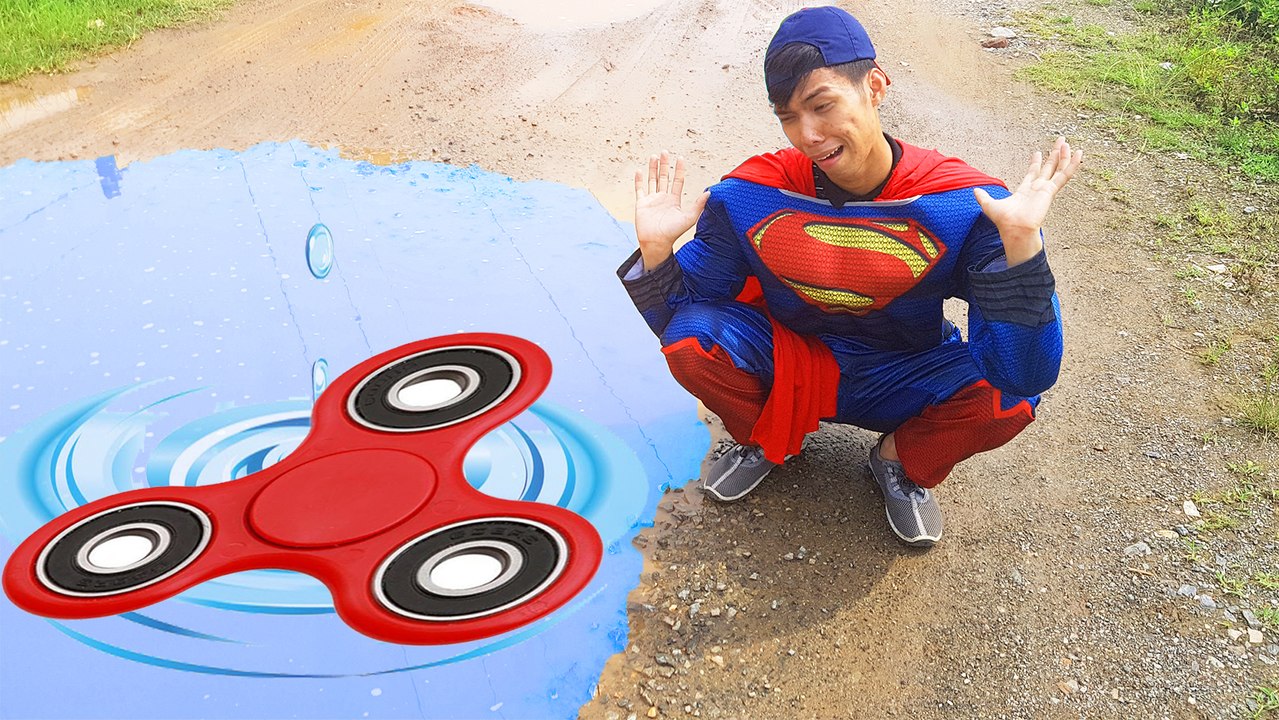 BAD SUPERMAN playing FIDGET SPINNER falling into POOL Spiderman vs Frozen Elsa help Superhero funny