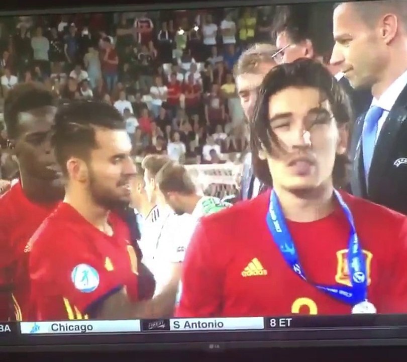 Hector Bellerin Is Comically The Only Player To Keep The Runners Up Medal vs Germany U-21!