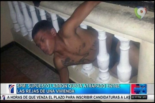 Ladrón queda atrapado entre las rejas de una vivienda