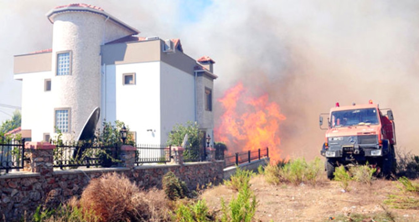 Alanya'daki Orman Yangını Villalara da Sıçradı