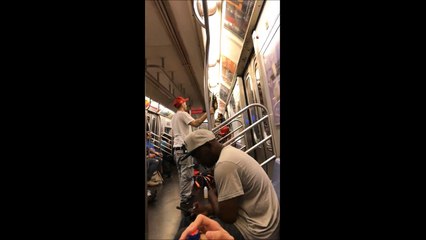 Un gros serpent dans le train... WTF