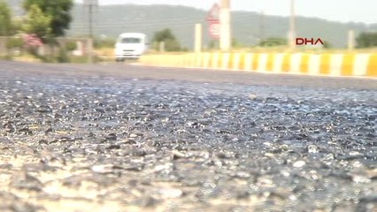 Denizli Aşırı Sıcaklardan Asfalt Eridi