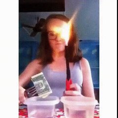 Evde gösteri yapan kız - acemikamera