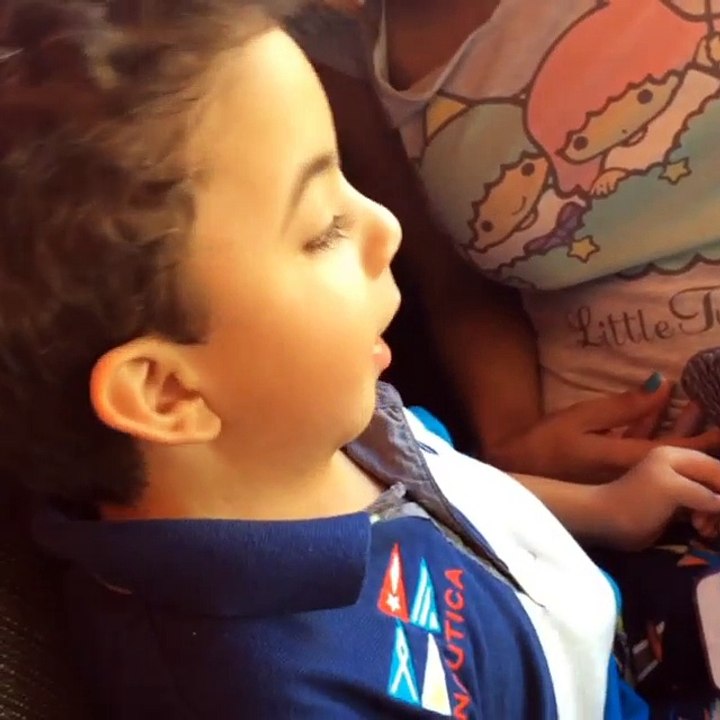 Primeros videos de derek subidos por su madre.